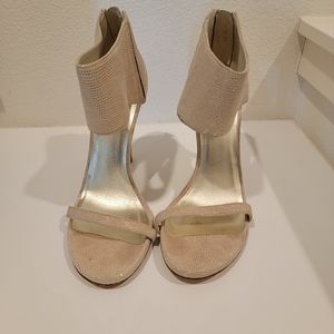 Stuart Weitzman showgirl in fawn